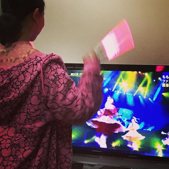 AbemaTVでももクロライブの生中継我が家がライブビューイング会場に 笑