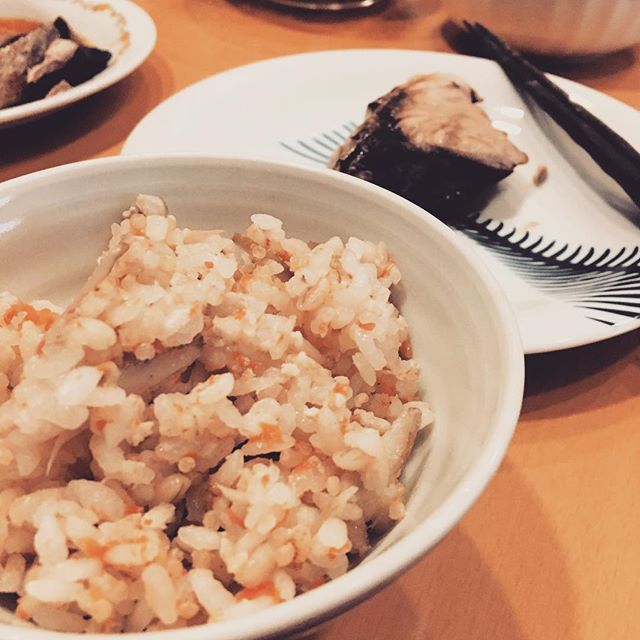 人参メニュー第二段にんじんの炊き込みごはん(キヌアともち麦入り)