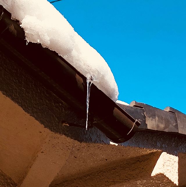 頭上と足元にお気をつけあそばせ