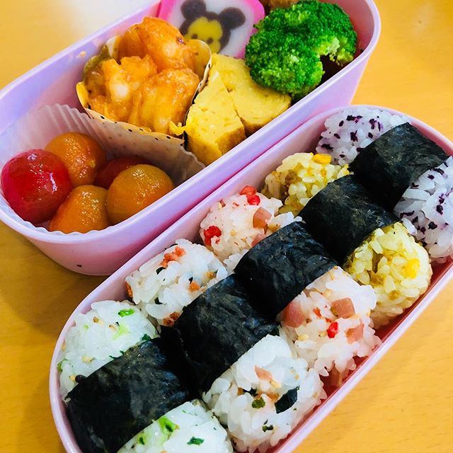 運動会のお弁当は微妙なももクロカラーのおにぎりで 笑